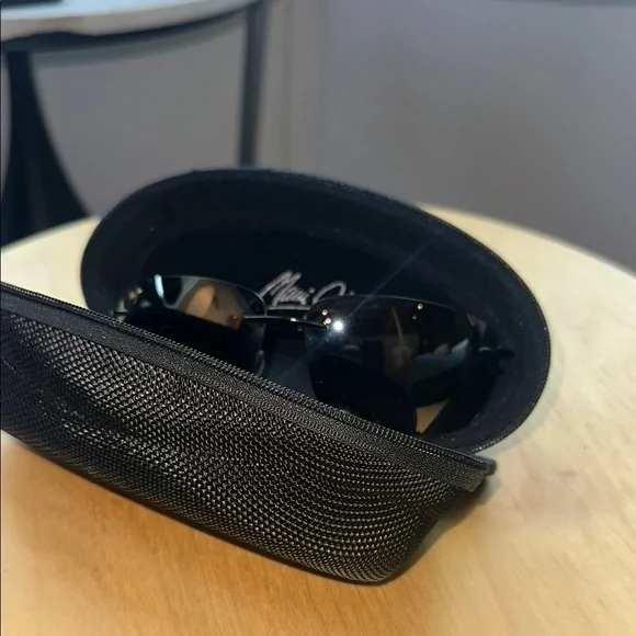 Maui Jim Breakwall Polarized Black Sunglasses with Case
